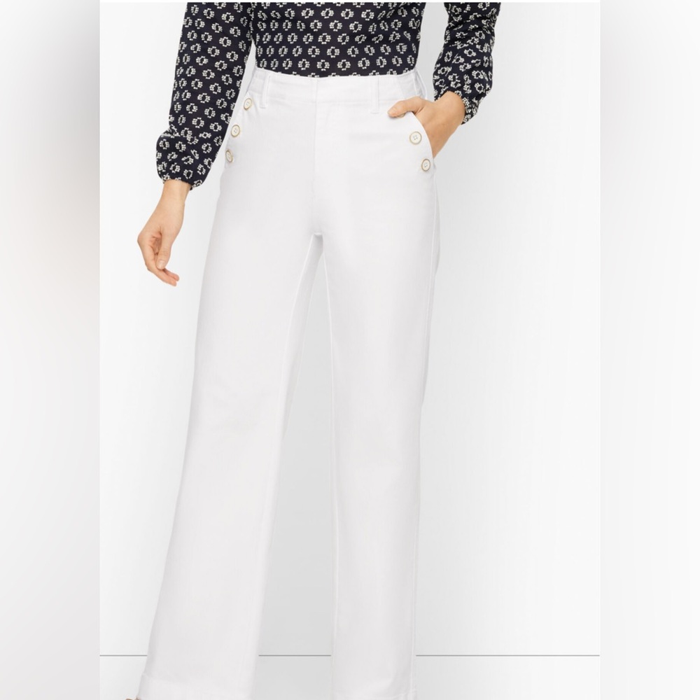 NWT Talbots Wide Leg Trouser Jeans 8P
CRISP WHITE | NAUTICAL BUTTONS | CHIC
⚓️✨🌊